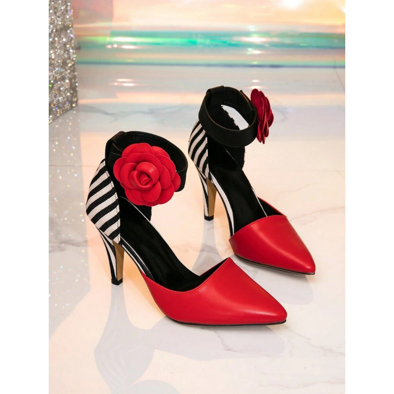 Comfortable And Versatile Black Chunky High-heel Pumps With A Bold Red Floral Design